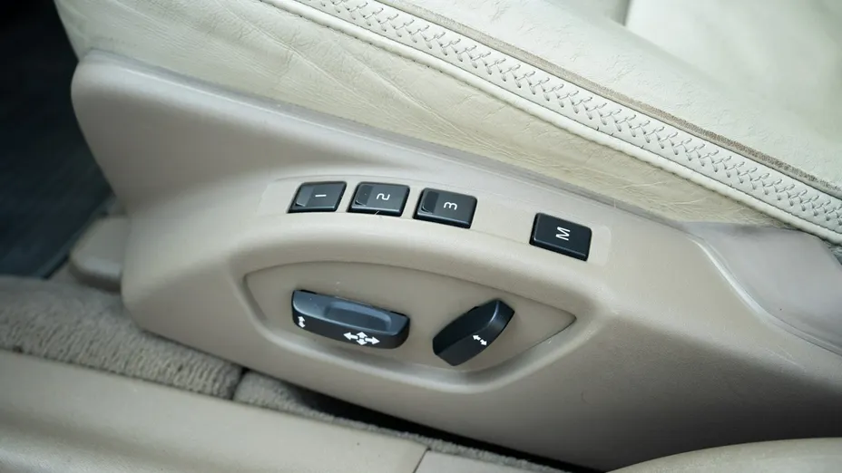 VOLVO XC70 -