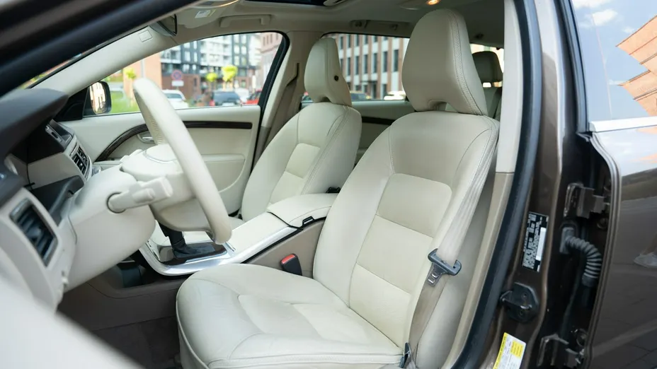 VOLVO XC70 -