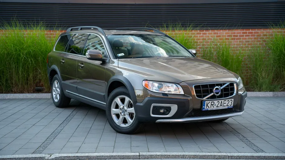 VOLVO XC70 -