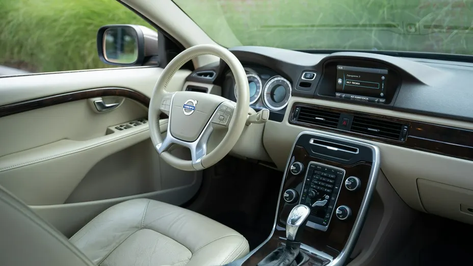 VOLVO XC70 -