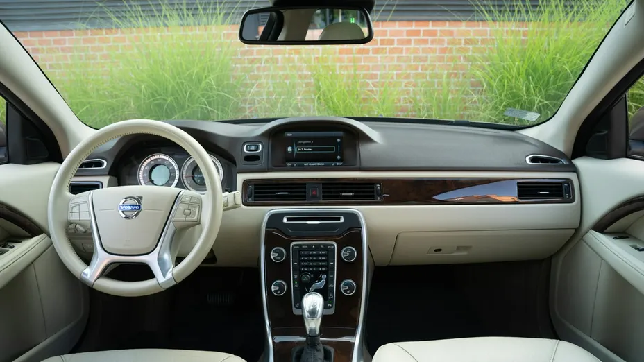 VOLVO XC70 -