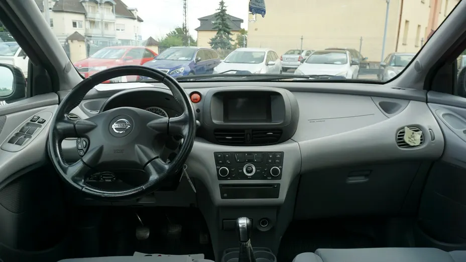 NISSAN Almera Tino -
