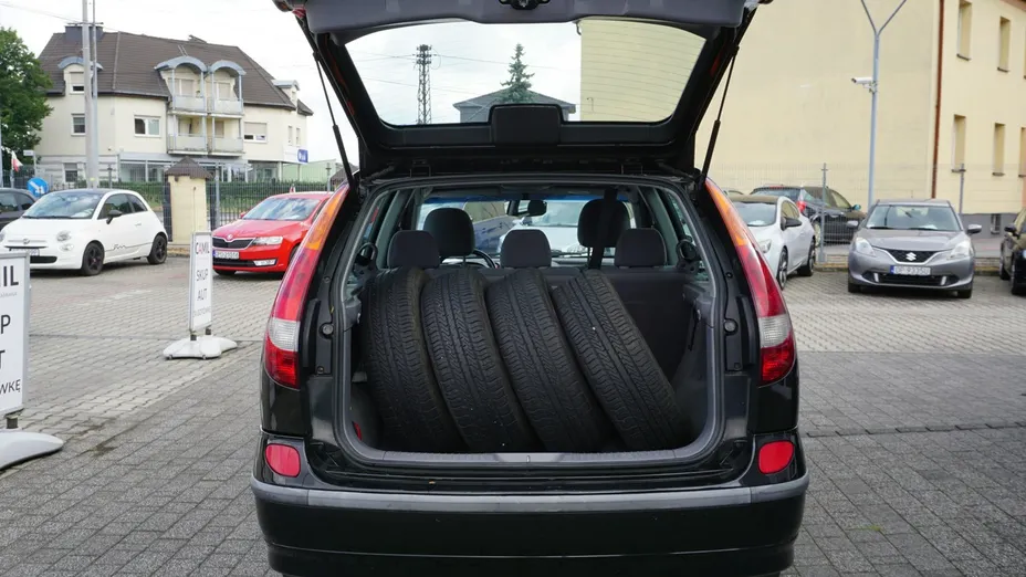 NISSAN Almera Tino -