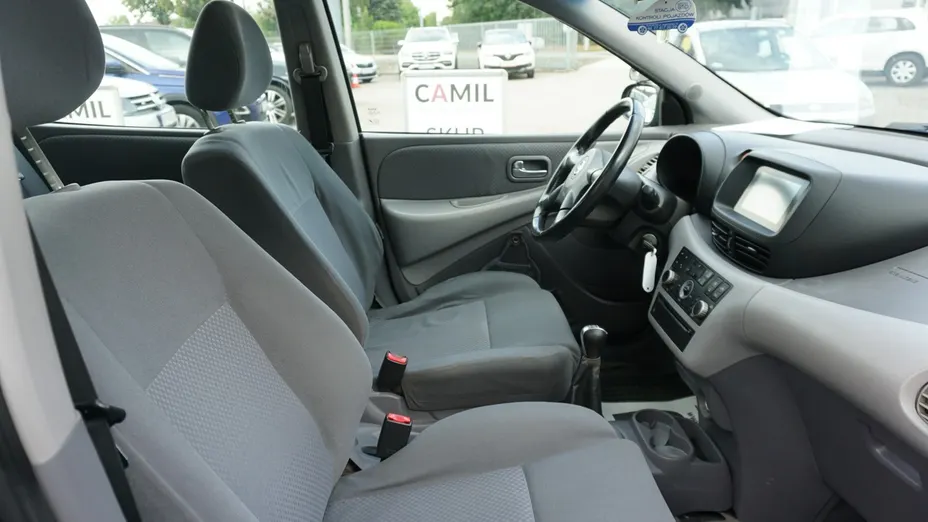 NISSAN Almera Tino -