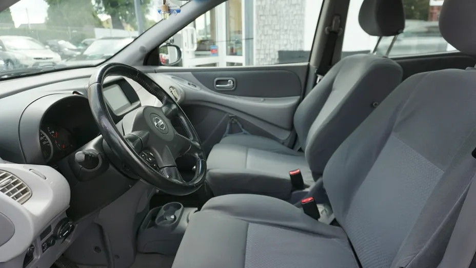 NISSAN Almera Tino -