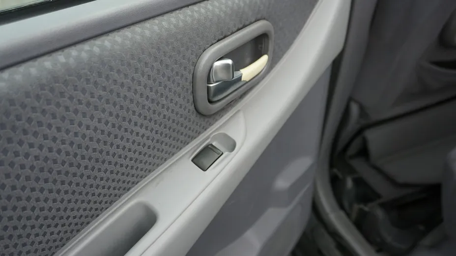 NISSAN Almera Tino -