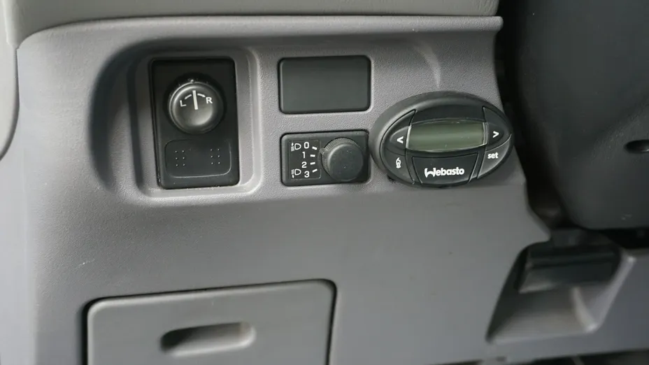 NISSAN Almera Tino -