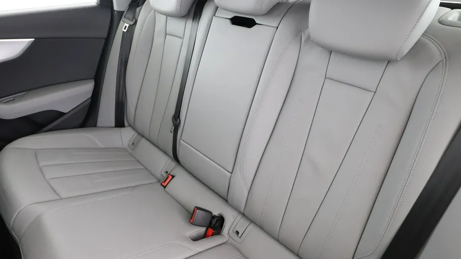 AUDI A4 -