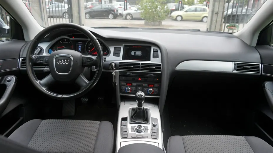AUDI A6 -