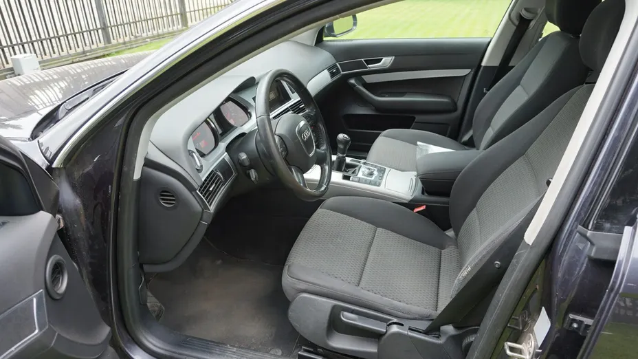 AUDI A6 -
