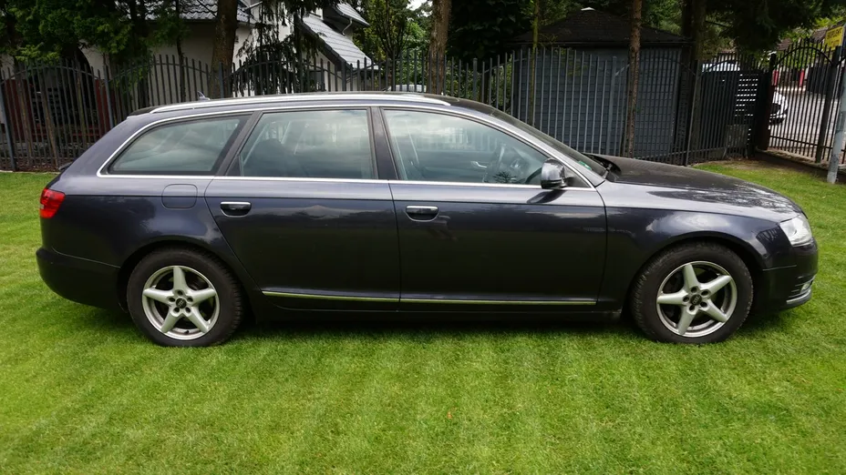 AUDI A6 -