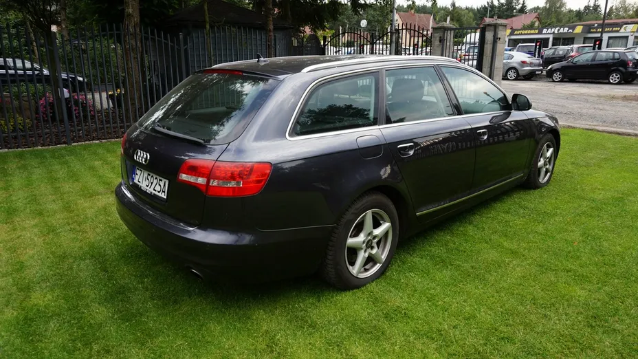 AUDI A6 -