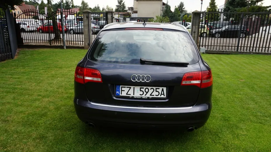 AUDI A6 -
