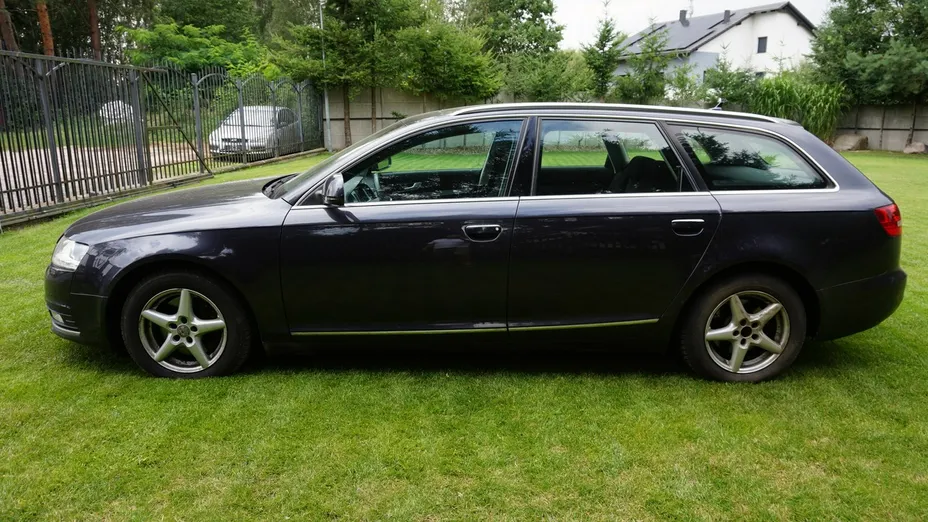 AUDI A6 -