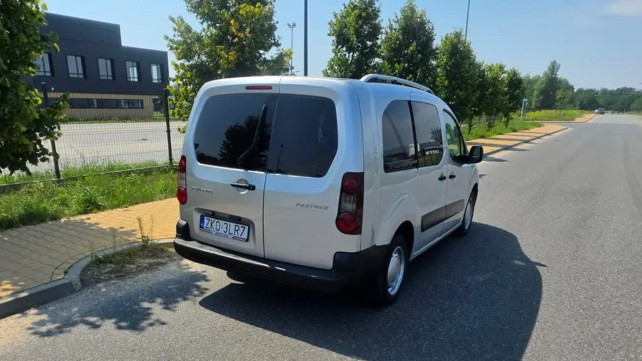 PEUGEOT Partner -