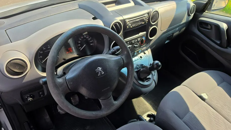 PEUGEOT Partner -