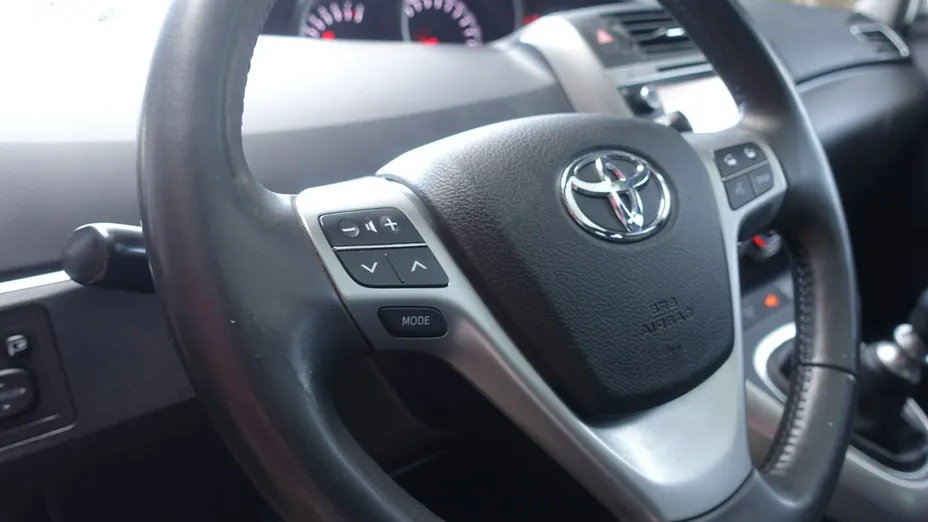 TOYOTA Verso -