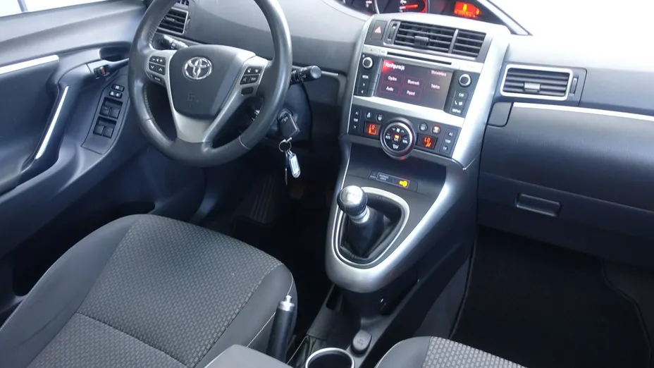 TOYOTA Verso -