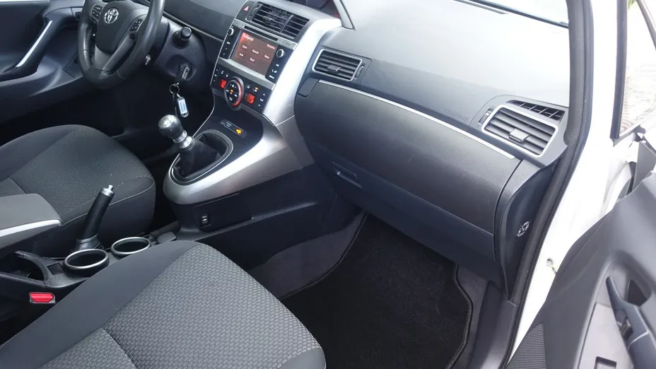 TOYOTA Verso -