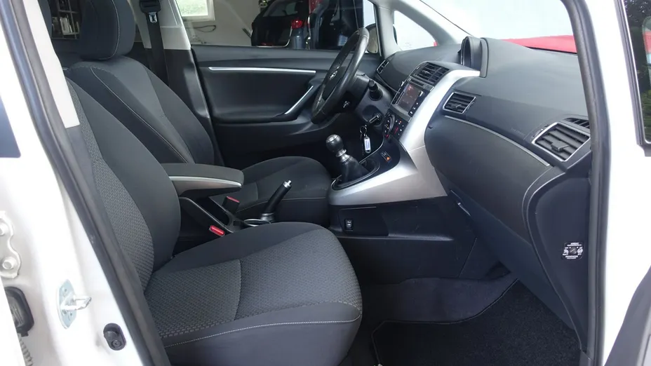TOYOTA Verso -
