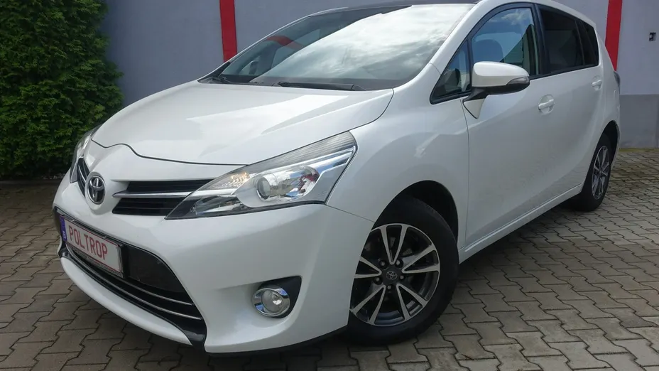 TOYOTA Verso -