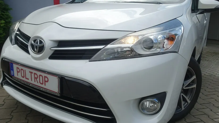 TOYOTA Verso -
