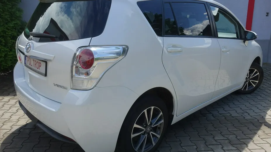 TOYOTA Verso -