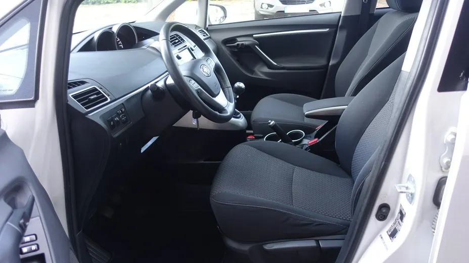 TOYOTA Verso -