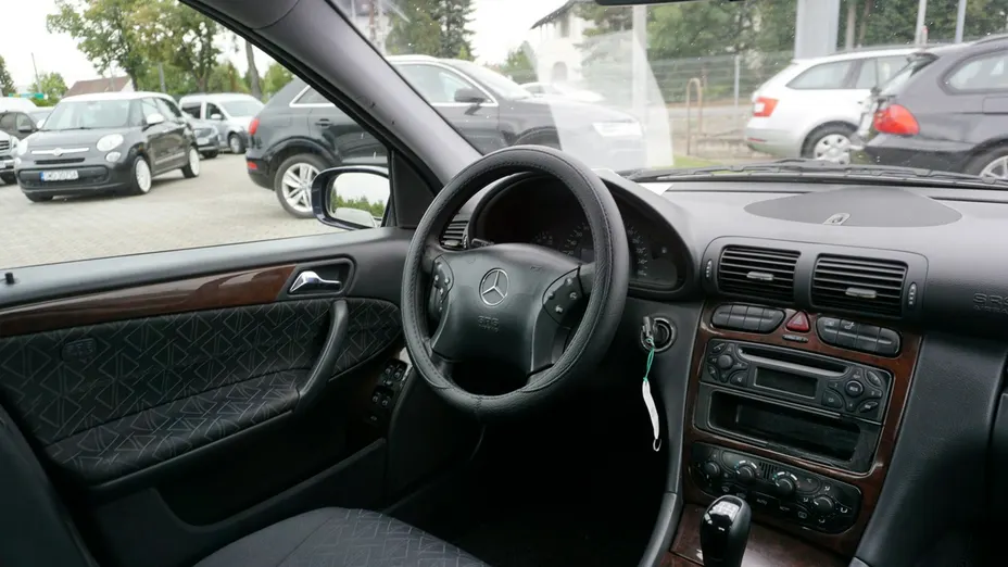 MERCEDES-BENZ C Klasa -