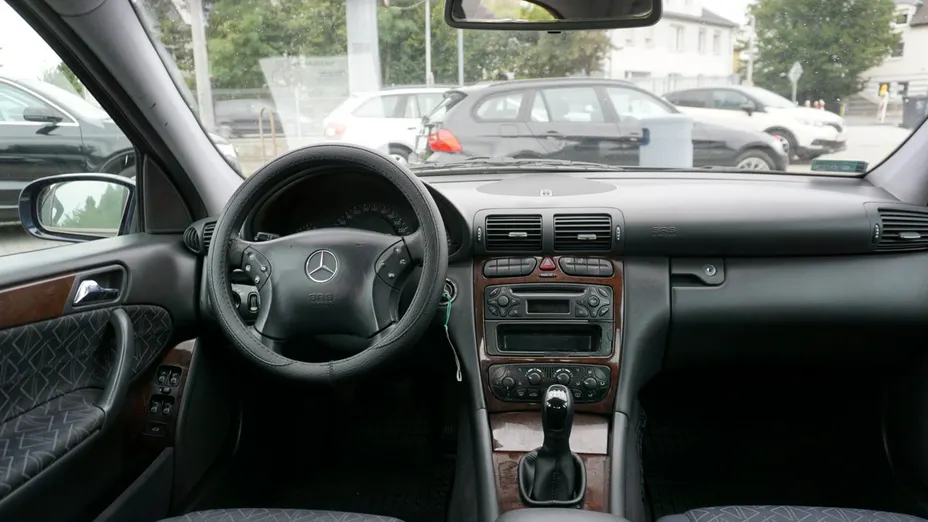 MERCEDES-BENZ C Klasa -