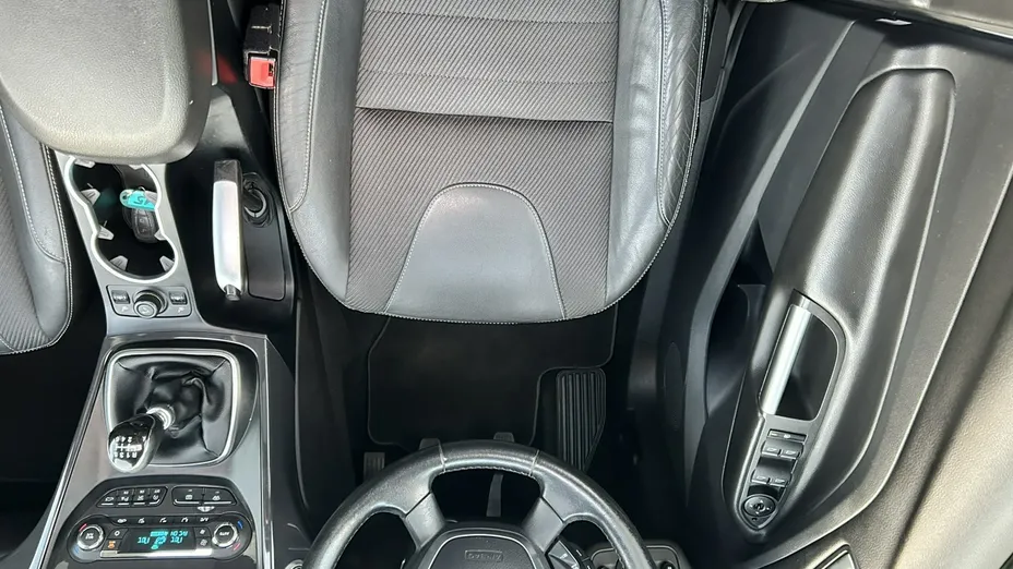 FORD Kuga -