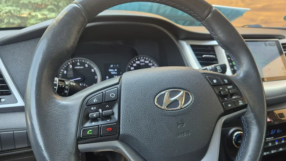 HYUNDAI Tucson -
