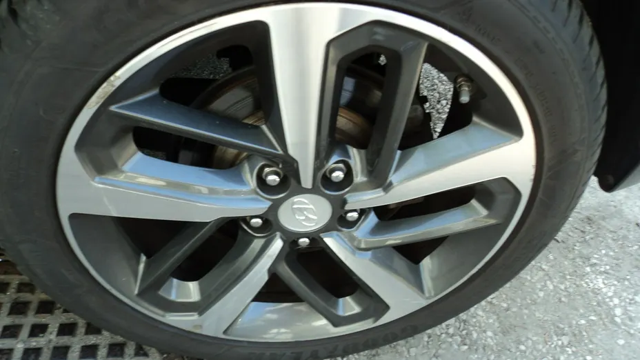 HYUNDAI Kona -
