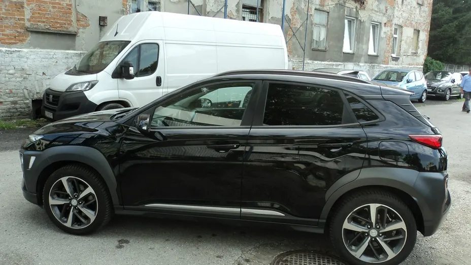 HYUNDAI Kona -