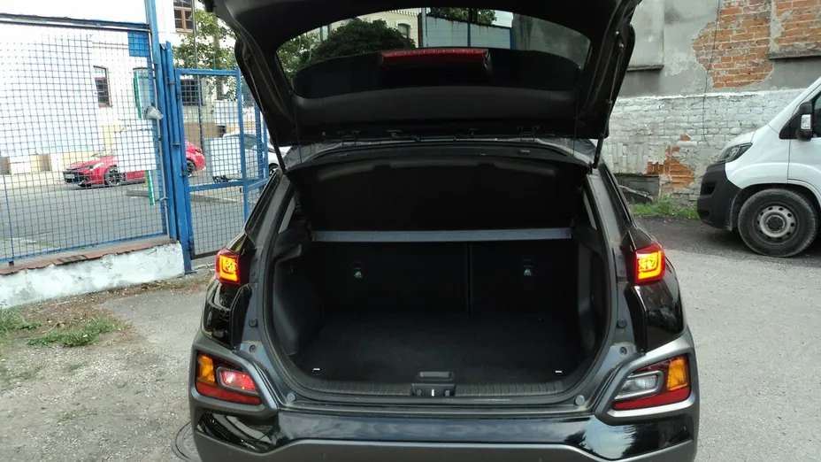 HYUNDAI Kona -