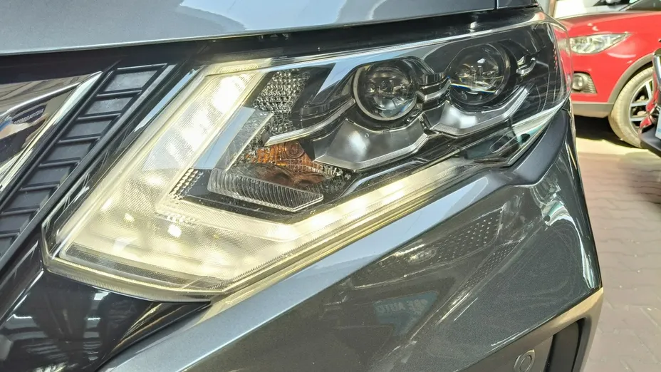 NISSAN X-Trail -