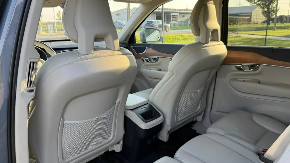 VOLVO XC90 -