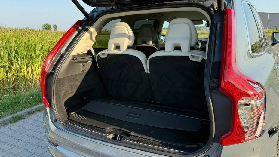 VOLVO XC90 -
