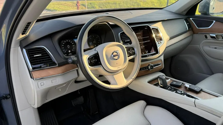 VOLVO XC90 -