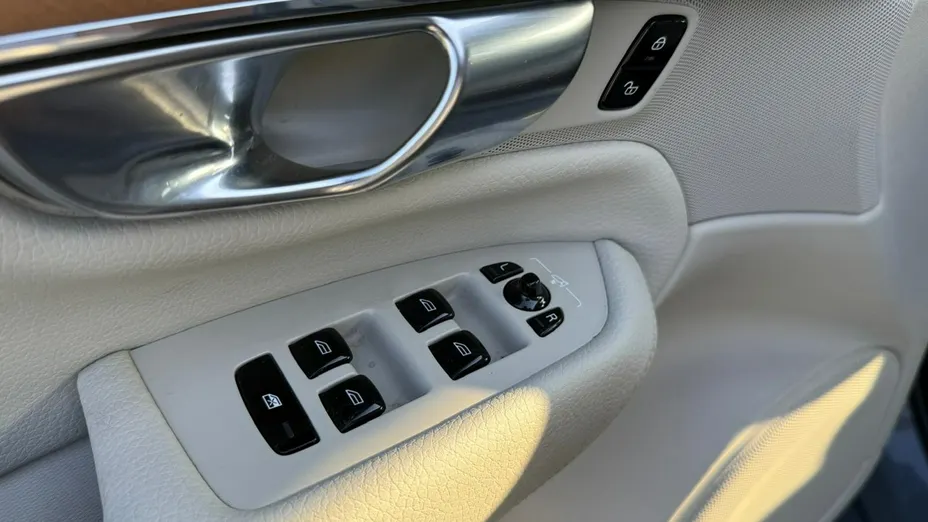 VOLVO XC90 -