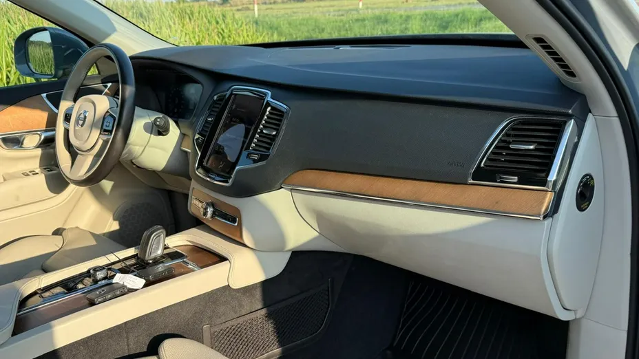 VOLVO XC90 -