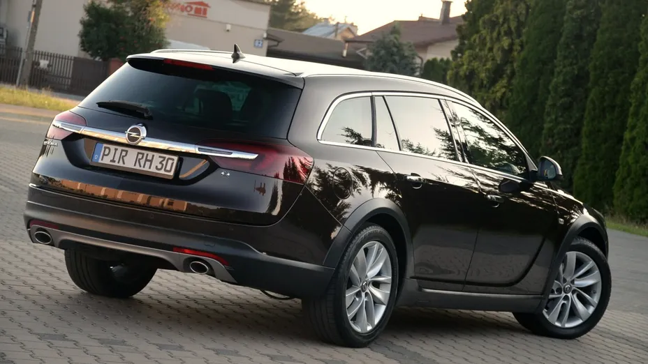 OPEL Insignia -
