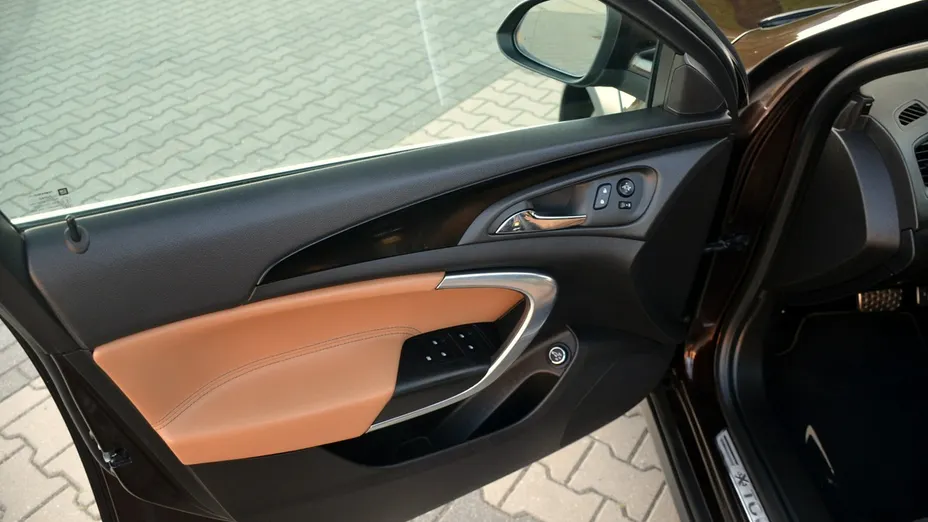 OPEL Insignia -