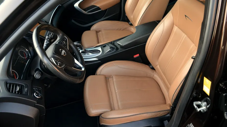 OPEL Insignia -