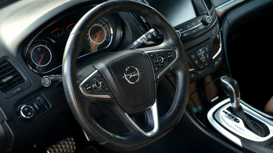 OPEL Insignia -