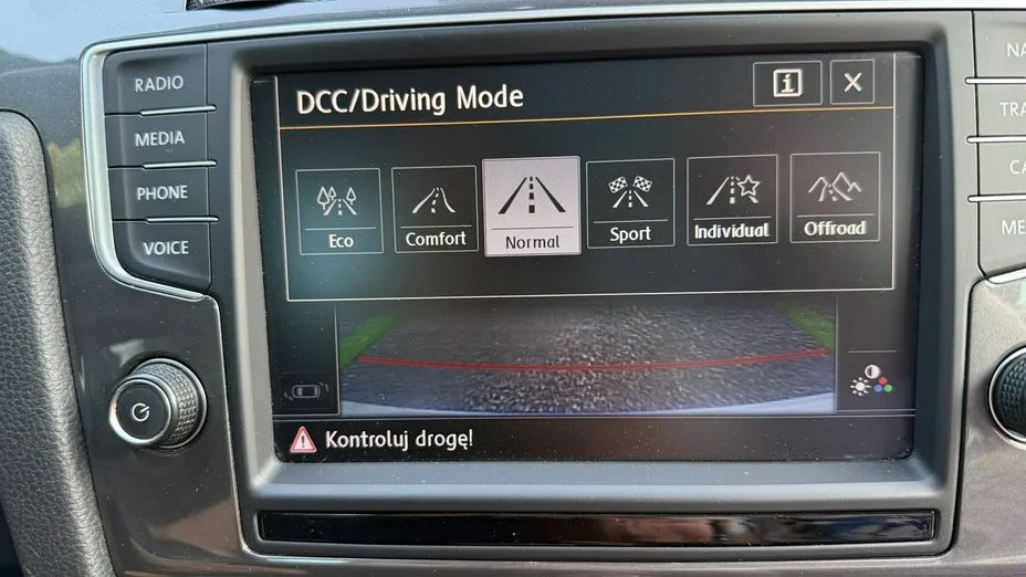 VOLKSWAGEN Golf -