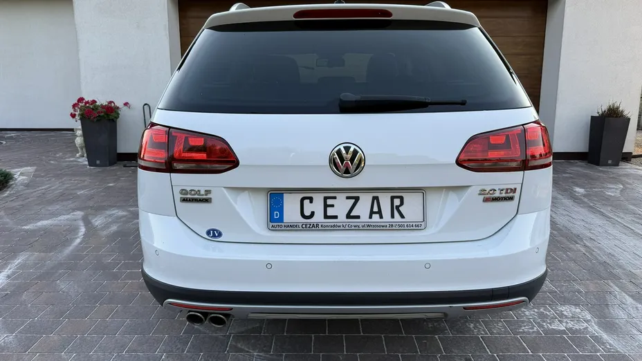 VOLKSWAGEN Golf -