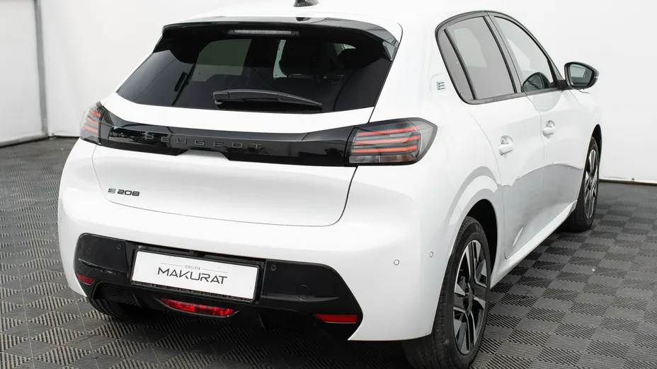 PEUGEOT 208 -