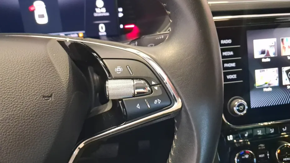 SKODA Superb -