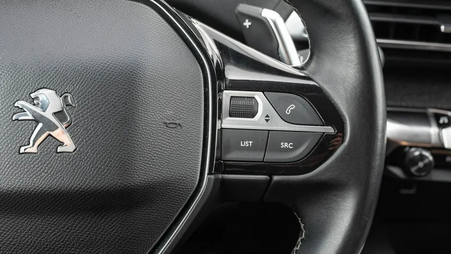PEUGEOT 3008 -